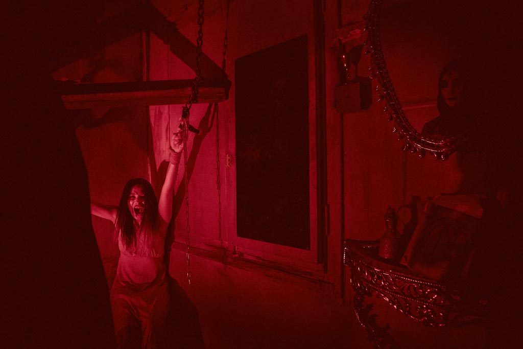 Τρομακτικό κόκκινο δωμάτιο και γυναίκα αιχμάλωτη στο The Ritual Nightmare Edition στη Θεσσαλονίκηi