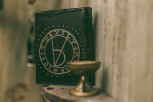 Μαύρο βιβλίο στο The ritual nightmare edition escape room Θεσσαλονίκη